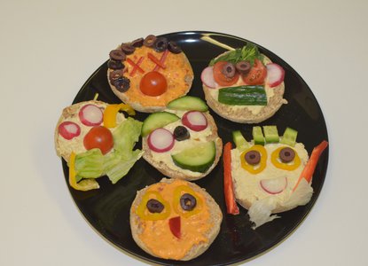 Hummus heads