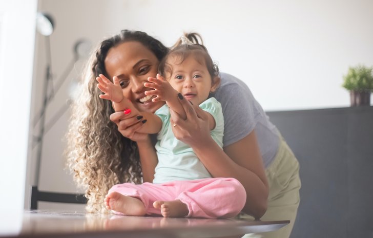 toddler clapping